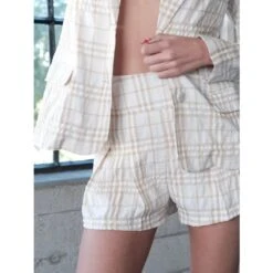 Cream Flared High-Waisted Shorts -Transcend Sales fazhmt7tsqf3x1swhacj