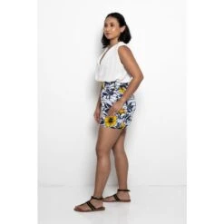 Firdawasi Shorts Yellow And White Hibiscus Print -Transcend Sales firdawasi shorts yellow white hibiscus print c0adfdee3e1406ce35952be37684deeb
