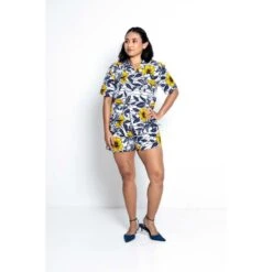 Firdawasi Shorts Yellow And White Hibiscus Print -Transcend Sales firdawasi shorts yellow white hibiscus print c1e16ad6fb8c90a86a5b4550b3a0b8bf