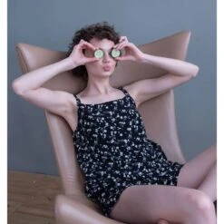 Floral Print Shorts With Drawstring Waist -Transcend Sales floral print top with white lace and red button 164030e4e6af8adff9cf2a1bd47cdf69