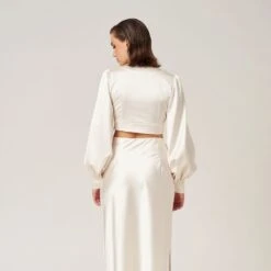 Melrose Top Ecru -Transcend Sales melrose top ecru 982b5fd5a1137e62f6e806710b117670