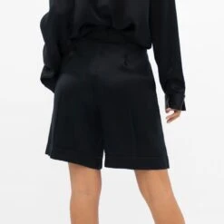 Manila Silk Tailored Shorts In Black -Transcend Sales q7kqfenwyreasv6fefmv