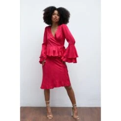 The Eliza Wrap Top In Floral Satin - Pink & Purple 13 The Eliza Wrap Top In Floral Satin - Pink & Purple -Transcend Sales the eliza wrap top in pink daisy 5979185f877f1dc1b44b4a698ba97af3